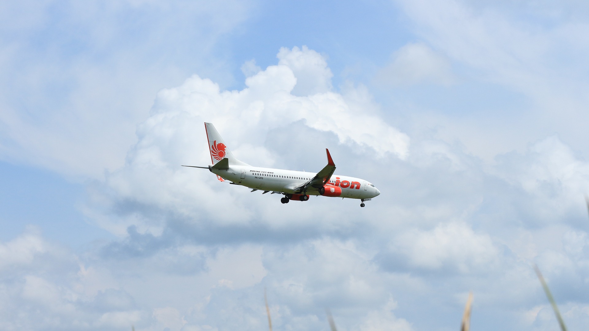 airplane-3387240_1920.jpg